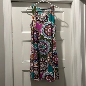 Sleeveless women’s dress with medallion print with pockets